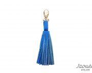 porte-clés pompon en cuir bleu